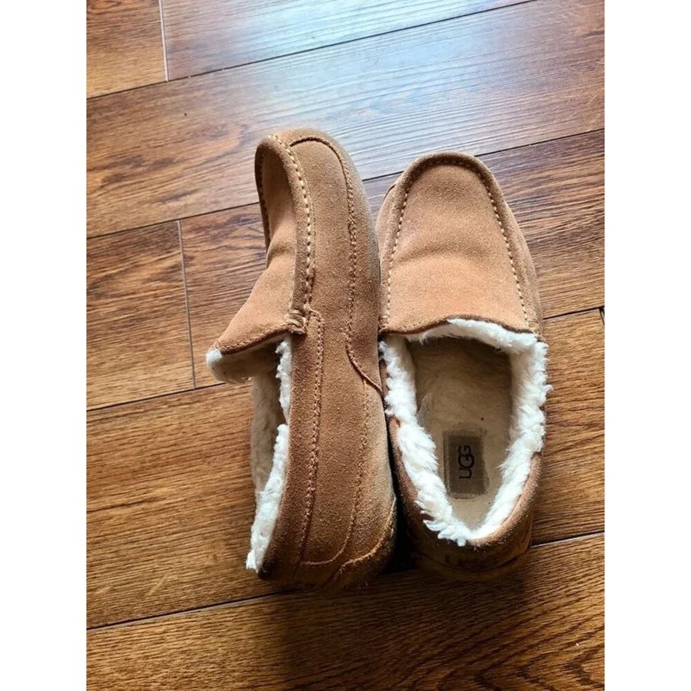 UGG Ascot Chestnut Suede Moccasin Slippers Men’s Size 9